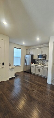 Cozy 1-bedroom in quite neighborhood  WiFi and AC in enchanting Aurora