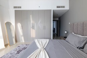 1 bedroom, soundproofing, iron/ironing board, free WiFi - Handsome 1BR in Armada Tower 3 (Dubai)