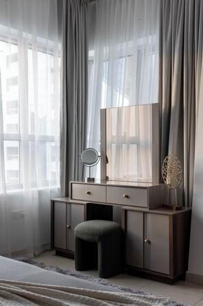 1 bedroom, soundproofing, iron/ironing board, free WiFi - Handsome 1BR in Armada Tower 3 (Dubai)