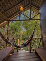 Chalet Confort, vistas al jardín | Patio hawaiano