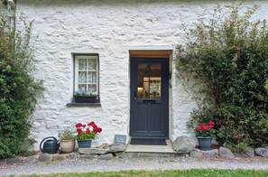 Exterior detail - Yr Hal, Llangrannog - Two Bedroom Cottage, Sleeps 5 (Llangrannog)