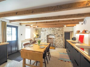 Fridge, microwave, oven, dishwasher - Yr Hal, Llangrannog - Two Bedroom Cottage, Sleeps 5 (Llangrannog)