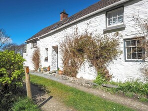Exterior - Yr Hal, Llangrannog - Two Bedroom Cottage, Sleeps 5 (Llangrannog)