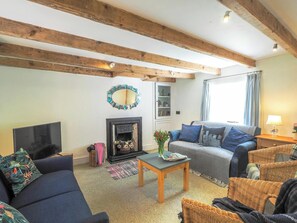 TV - Yr Hal, Llangrannog - Two Bedroom Cottage, Sleeps 5 (Llangrannog)