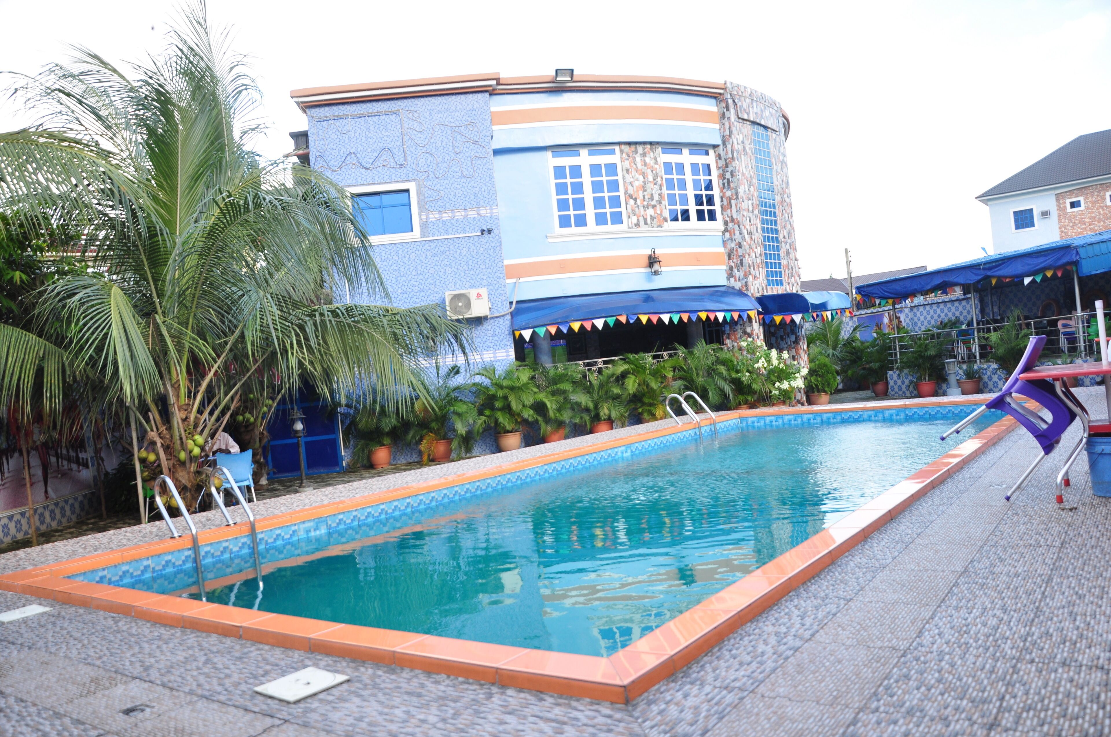 حمّام سباحة خارجي