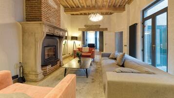 Luxury House | Living area | Flat-screen TV