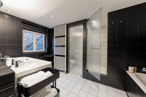 Luxury House | Bathroom