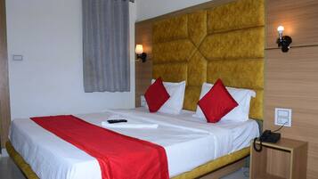 Select Comfort beds, soundproofing, free WiFi, bed sheets