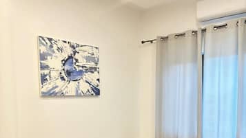 Comfort-Apartment, 1 Schlafzimmer, Balkon | Wohnbereich | Fernseher