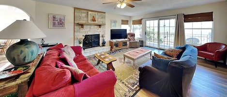 House (4 Bedrooms) | Front of property