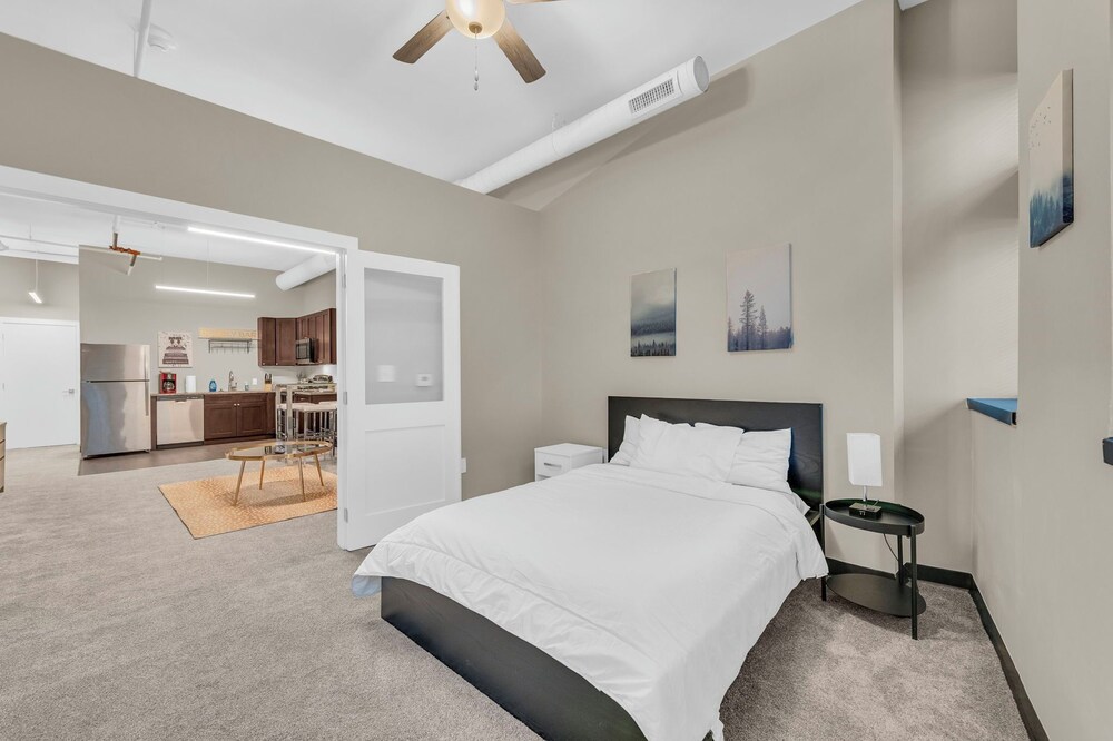 Modern & Nice Place in Kansas Free Parking & WiFi Near Airport Very