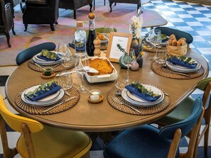 تناول الطعام بالخارج