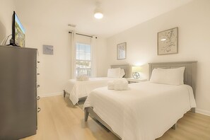 3 bedrooms, desk, free WiFi, bed sheets