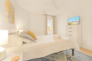 3 chambres, bureau, Wi-Fi gratuit, draps fournis