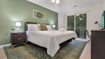 3 makuuhuonetta, työpöytä, ilmainen Wi-Fi, vuodevaatteet