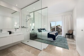 2 bedrooms, iron/ironing board, free WiFi