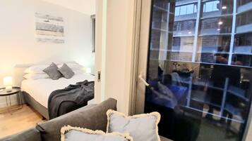2 bedrooms, desk, iron/ironing board, travel cot