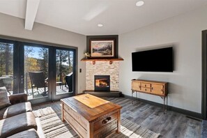 TV, fireplace, ping pong - Graystone At Terry Peak Ski Resort (North Lawrence)
