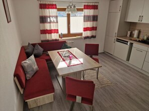 House | Dining - new Apartment "haus Berta" (Waengle)