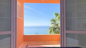 Villa | 4 bedrooms, individually furnished, iron/ironing board