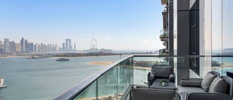 Căn hộ phong cách cổ điển, ban công, quang cảnh biển | Ban công