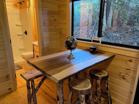Restaurantes. The Cozy Cabin: Mountain Escape at Snowshoe, WV - Brand New!