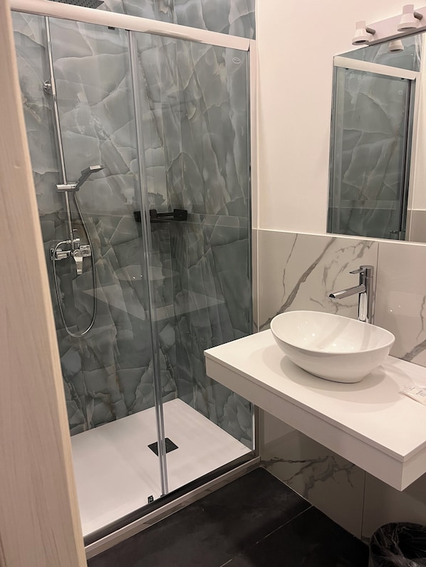 Basic Double or Twin Room | Bathroom | Hair dryer, towels, soap, shampoo -  International Hotels (Naples)