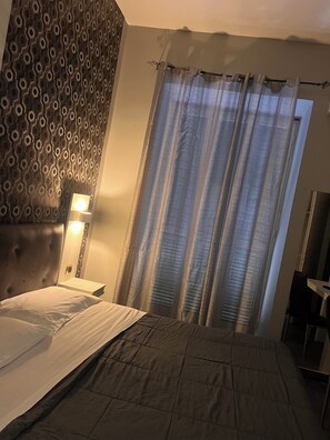 Basic Double or Twin Room | Desk, free WiFi -  International Hotels (Naples)