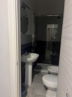 Quadruple Room | Desk, free WiFi