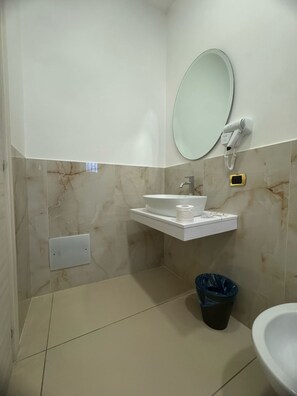 Hair dryer, towels, soap, shampoo -  International Hotels (Naples)