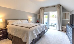 4 bedrooms, desk, iron/ironing board, free WiFi