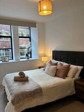 2 bedrooms, desk, iron/ironing board, travel cot