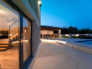 วิลล่า | รับประทานอาหารกลางแจ้ง