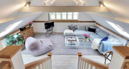 Pass the Keys | Lovely Countryside Barn Conversion Cottage