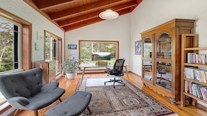 Interior - Mount Gibraltar Retreat – stylish home in a serene natural setting (Mittagong)