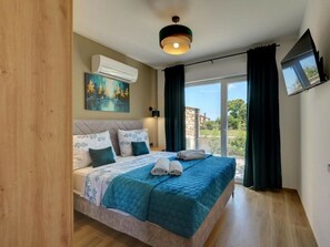 4 chambres, ameublement personnalisé, fer et planche à repasser