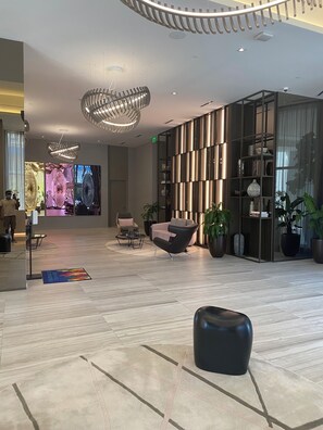 Interior - sleep by the sea on this luxurious unit (Hollywood)