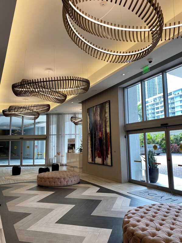 Interior - sleep by the sea on this luxurious unit (Hollywood)