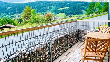 Classic-Apartment, 2 Schlafzimmer, Balkon, Stadtblick | Balkon