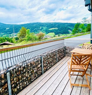 Appartement classique, 2 chambres, balcon, vue sur la ville | Balcon