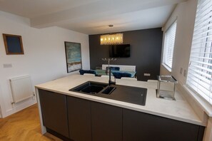 Fridge, microwave, oven, stovetop - Uber Stylish 3 bedroom home with off road parking (Merthyr Tydfil County Borough)