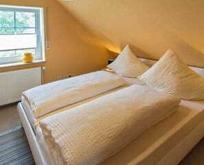 6 Schlafzimmer, individuell eingerichtet, Bügeleisen/Bügelbrett
