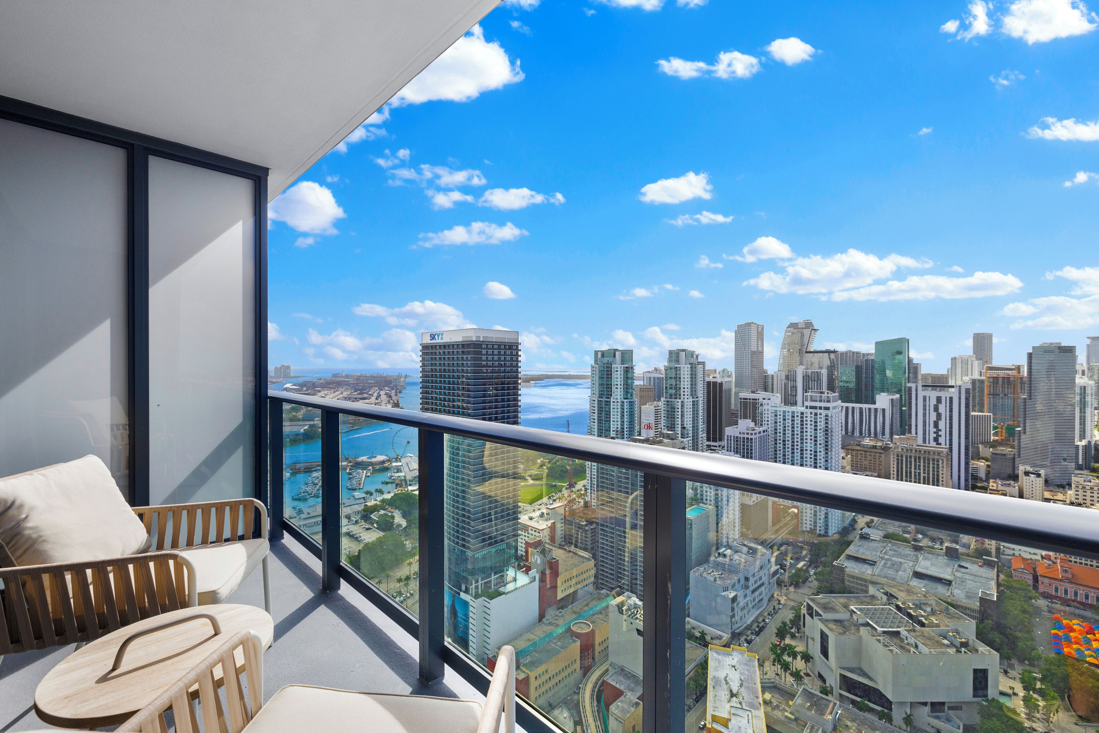 Suite estudio de lujo, 1 cama King size, vista a la ciudad | Vista a la ciudad