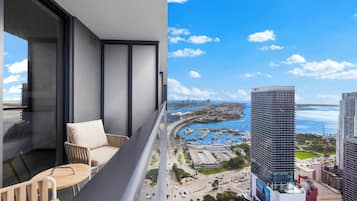 Suite estudio de lujo, 1 cama King size, vista a la ciudad | Vista a la ciudad
