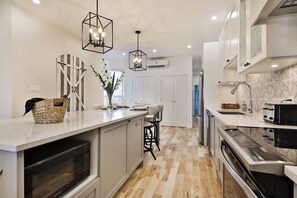 雪櫃、微波爐、焗爐、爐具