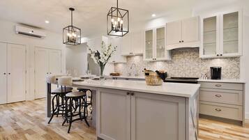 KylskÄp, mikrovÄgsugn, ugn och spishÀll