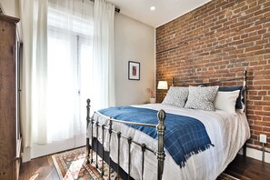 3 bedrooms, desk, iron/ironing board, travel cot