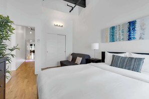 3 bedrooms, desk, iron/ironing board, travel crib