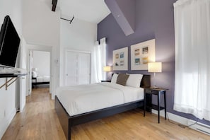 3 bedrooms, desk, iron/ironing board, travel cot - Urban Chic|3BR Loft Retreat- Plateau w/ Parking (Montréal)