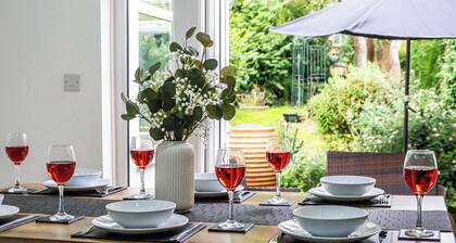 Contractor House • 5 Beds • Driveway Parking • Superfast Wifi